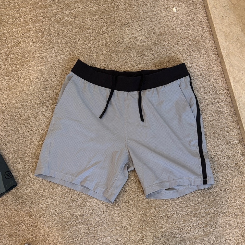 Vuori Men's Grey Short Unlined (used)
